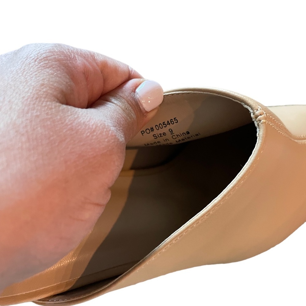Journee Collection Shiyza Pointed Toe Mule Kitten Heel Tan Size 9 NWT - Picture 2 of 3
